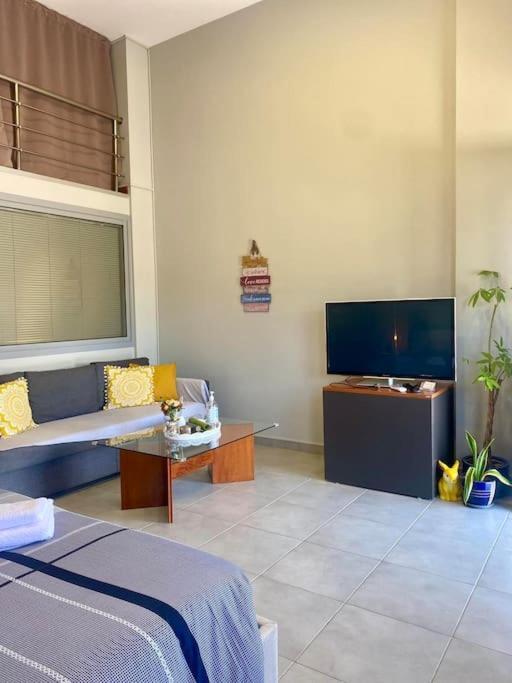 Cozy Apartment Near To The Airport Kouvarás Exterior foto