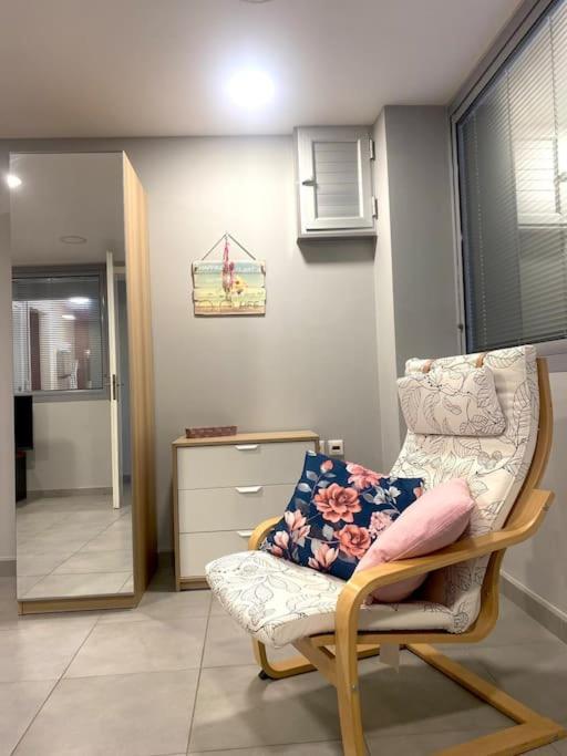 Cozy Apartment Near To The Airport Kouvarás Exterior foto