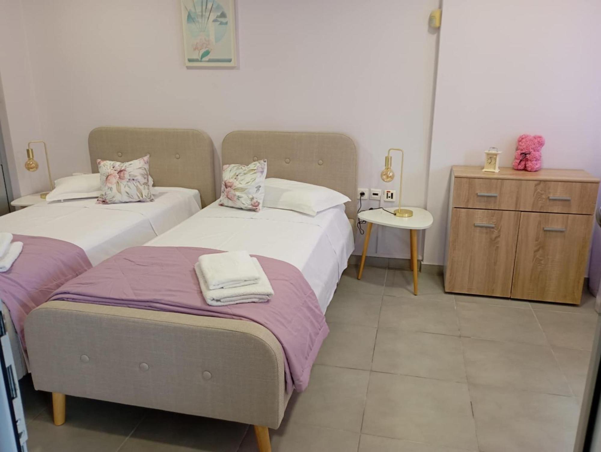 Cozy Apartment Near To The Airport Kouvarás Exterior foto