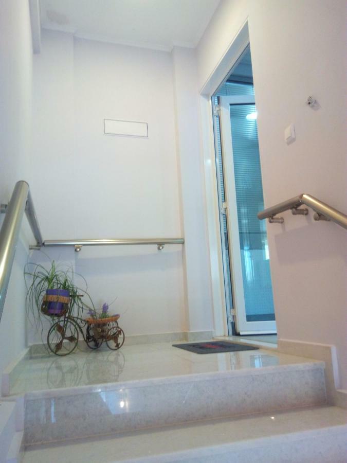 Cozy Apartment Near To The Airport Kouvarás Exterior foto